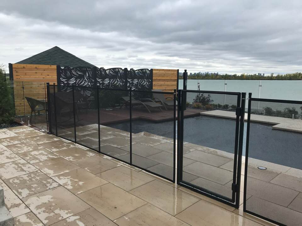 Clôture de piscine sécuritaire pour enfants, SÉCURE+ | 560 Av. Saint-Christophe, Saint-Jean-sur-Richelieu, QC J2X 1N9, Canada | Phone: (514) 887-3147