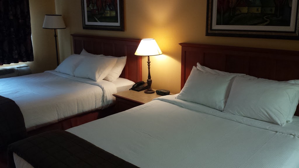 Hôtel St-Bernard | 115 Chemin Guay, Saint-Bernard-de-Lacolle, QC J0J 1V0, Canada | Phone: (450) 246-4000