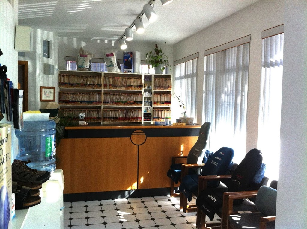 Delbrook Chiropractic | 3721 Delbrook Ave, North Vancouver, BC V7N 3Z4, Canada | Phone: (604) 987-7100