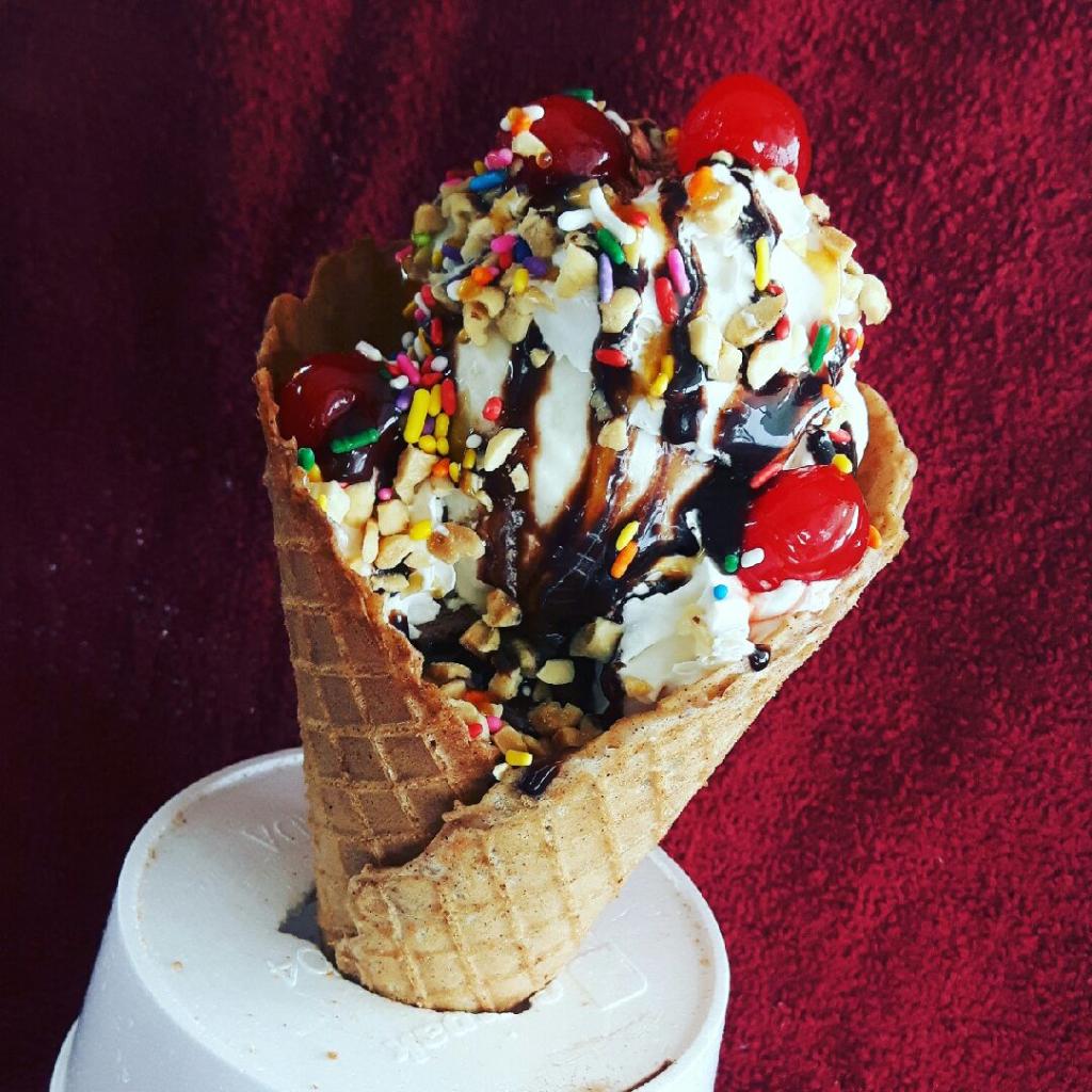 Woodys Waffles & Ice Cream | 13 Harbour St, Port Dover, ON N0A 1N0, Canada | Phone: (519) 410-1785