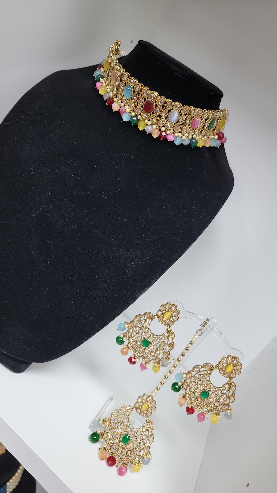 Simz collection | 3 Rue Sunnydale, Dollard-des-Ormeaux, QC H9B 1E1, Canada | Phone: (514) 316-6540