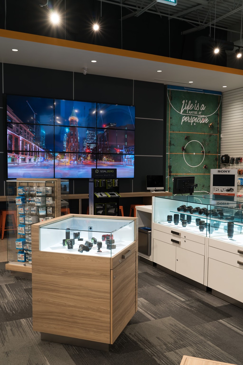 Henrys | 2500 Hyde Park Gate, Oakville, ON L6H 6M2, Canada | Phone: (905) 337-9331