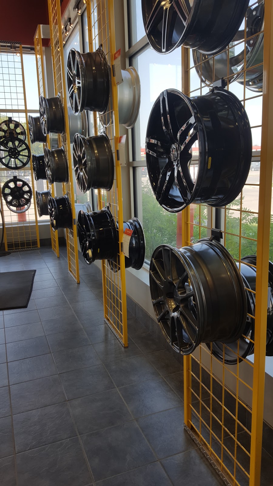 Kal Tire | 1343 McPhillips St, Winnipeg, MB R2X 2M1, Canada | Phone: (204) 338-9711