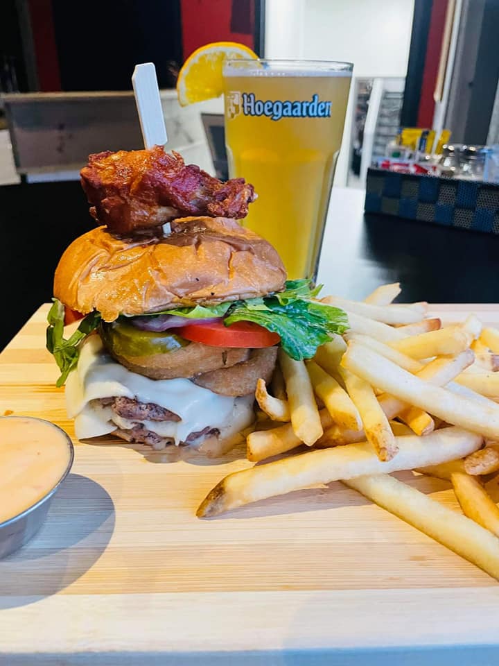 Capi10 Resto-Bar | 371 Boulevard St Luc, Val-des-Sources, QC J1T 2W4, Canada | Phone: (819) 452-4566