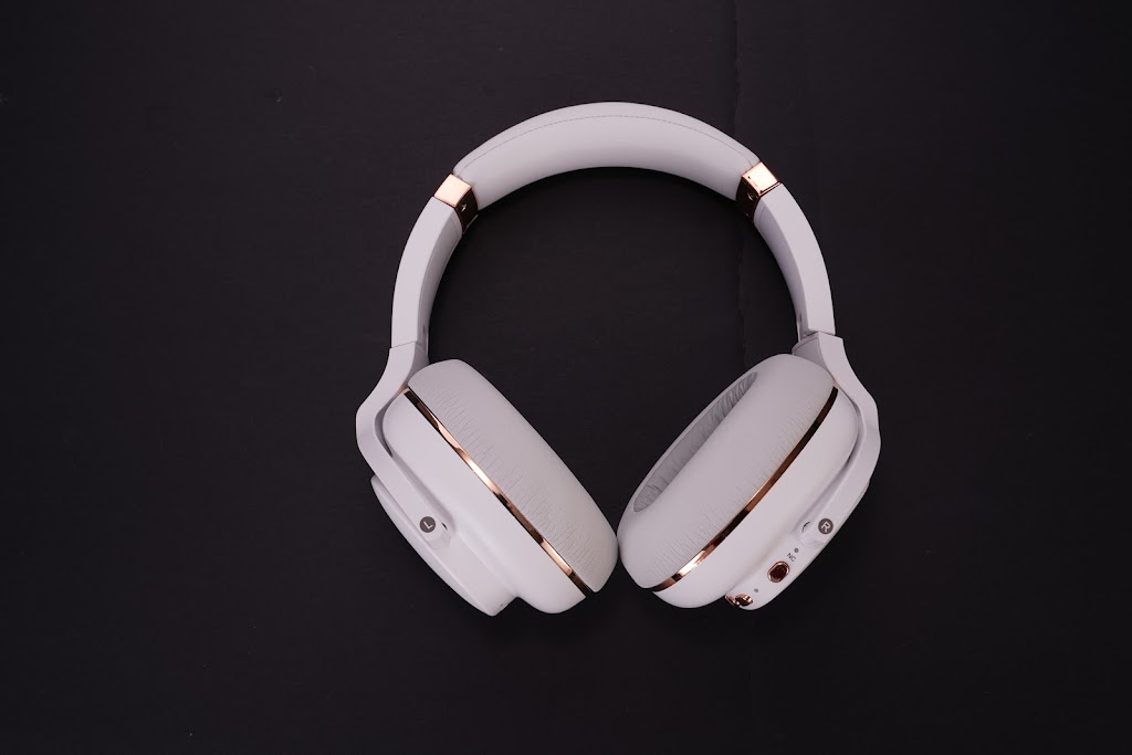 Wavv Audio | 1860 Appleby Line, Burlington, ON L7L 7H7, Canada | Phone: (437) 332-2288
