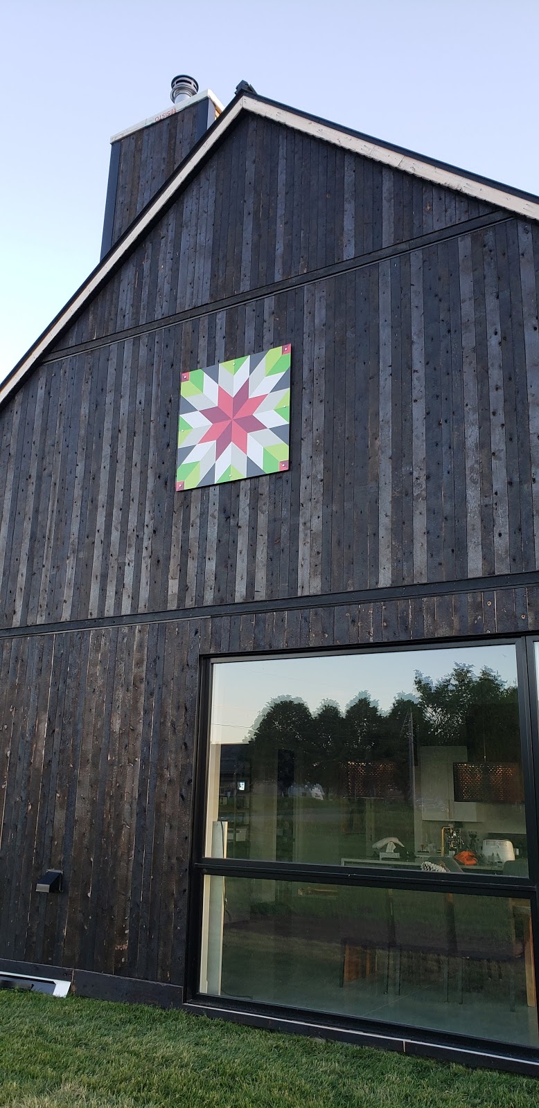 Maison du Chevalier Noir | 166 Chem. de la Beauce, Calixa-Lavallée, QC J0L 1A0, Canada | Phone: (514) 269-7511