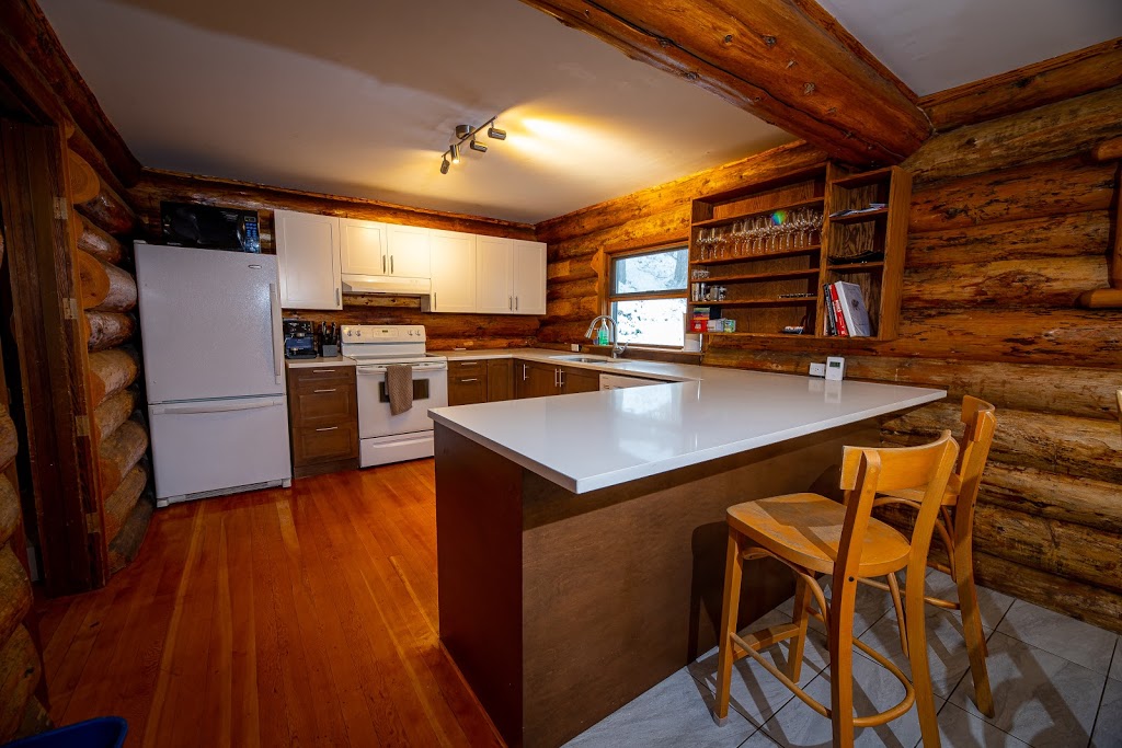 Sitka Alpine Lodge | 8243 Alpine Way, Whistler, BC V0N 1B8, Canada | Phone: (604) 753-9843