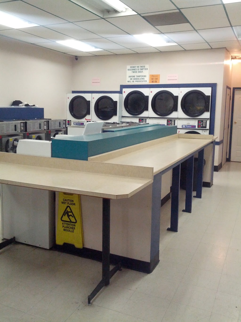 Bowness Laundromat | 6304 Bowness Rd NW, Calgary, AB T3B 0E6, Canada | Phone: (403) 460-6777