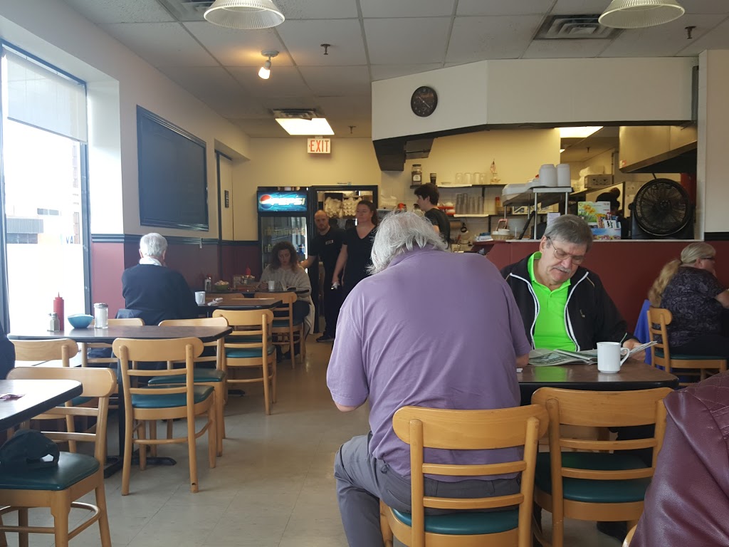 Donnellys | 17915 Leslie St, Newmarket, ON L3Y 3E3, Canada | Phone: (905) 235-5544