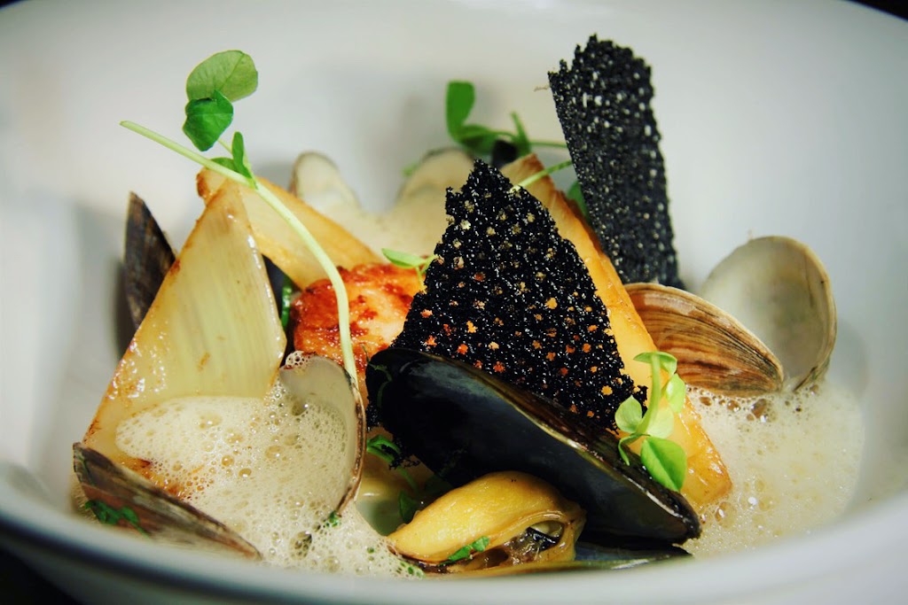 Les Oiseaux | 554 Av. Duluth E, Montréal, QC H2L 1A9, Canada | Phone: (514) 849-8844