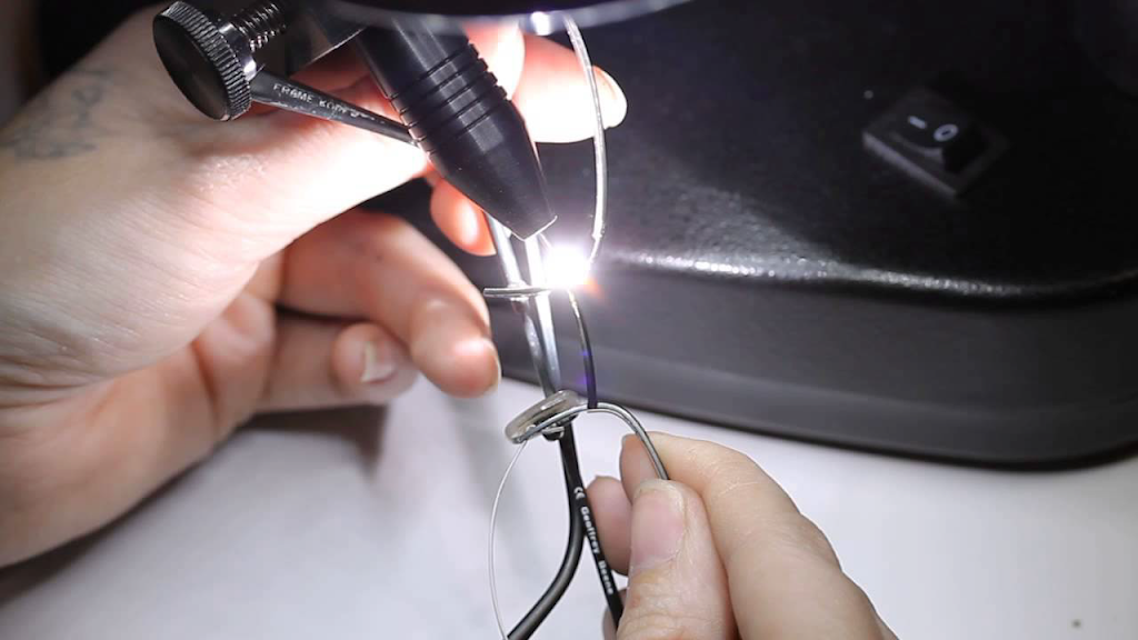 Dr. Christmas Family Eyecare Centre | 268 Dundas St E, Belleville, ON K8N 1E6, Canada | Phone: (613) 968-5959