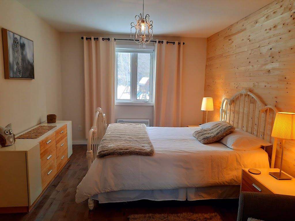 Chalet Bonheur des Paysans | 210 Av. des Paysans, Chertsey, QC J0K 3K0, Canada | Phone: (514) 419-3864