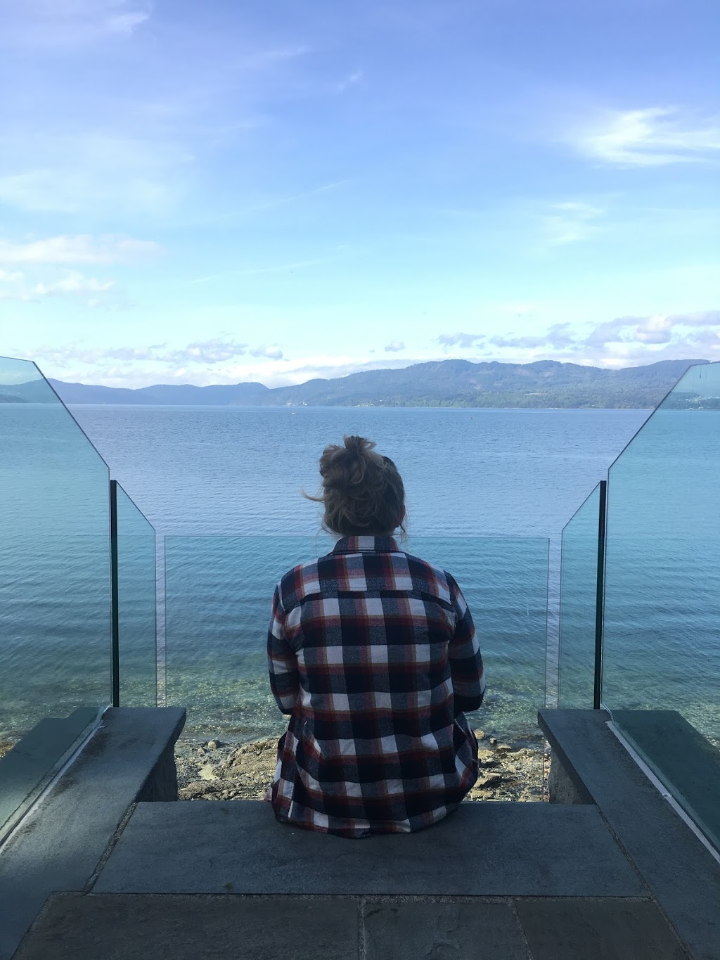 North Saanich Oceanside Lodge - EMR Vacation Rentals | 279 Coal Point Ln, North Saanich, BC V8L 5P1, Canada | Phone: (250) 483-6790