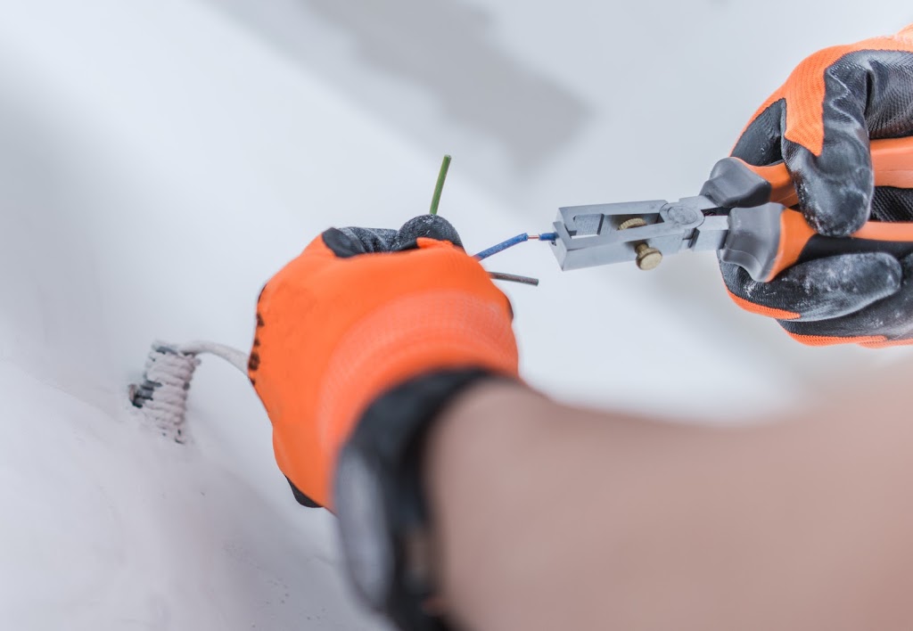 Endeavour Electric - Residential Electrician Winnipeg | 1606 Manitoba Ave, Winnipeg, MB R2X 0L9, Canada | Phone: (204) 229-4786