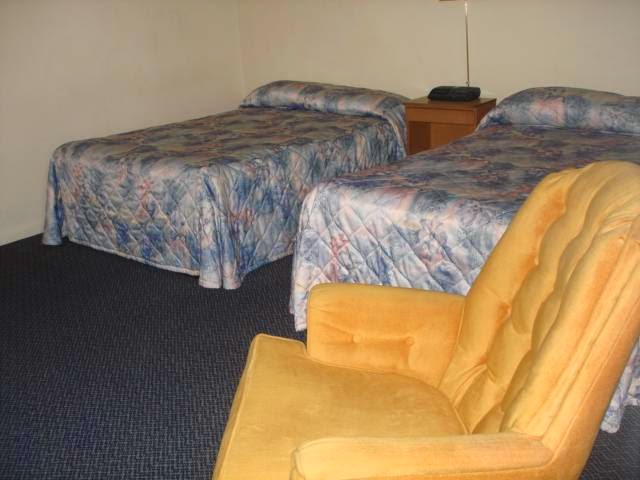 The Gables Inn | 1625 London Line, Sarnia, ON N7W 1A9, Canada | Phone: (519) 542-5523