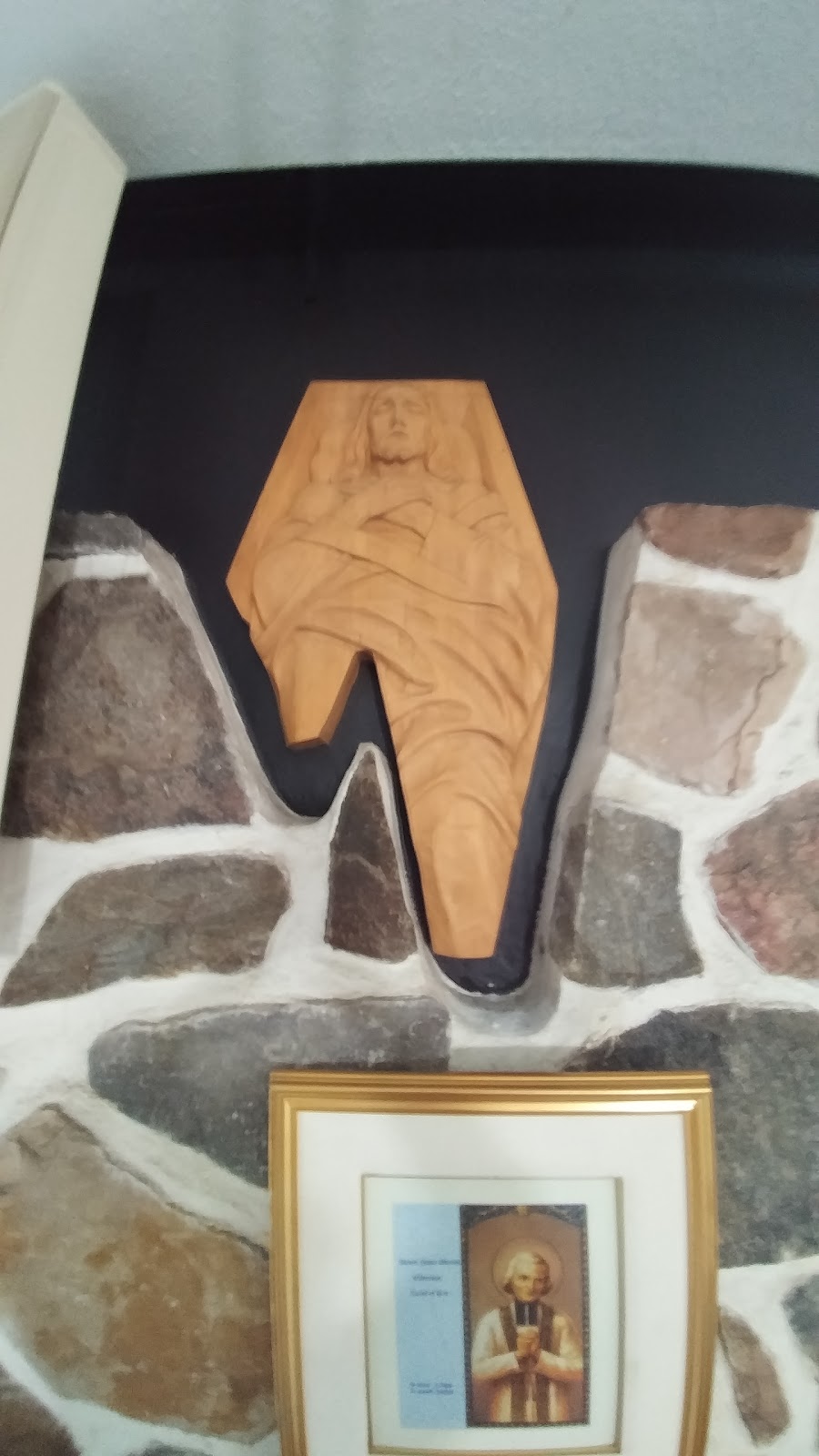 Église catholique à Montréal | 750 Boulevard Saint-Sylvain, Laval, QC H7E 2X3, Canada | Phone: (450) 661-2111