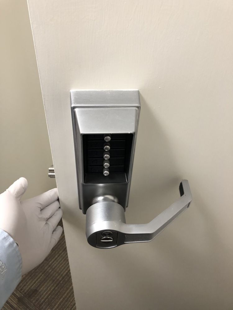 Unique Locksmith | 10 Royaledge Way, Waterdown, ON L0R 2H5, Canada | Phone: (289) 768-9443