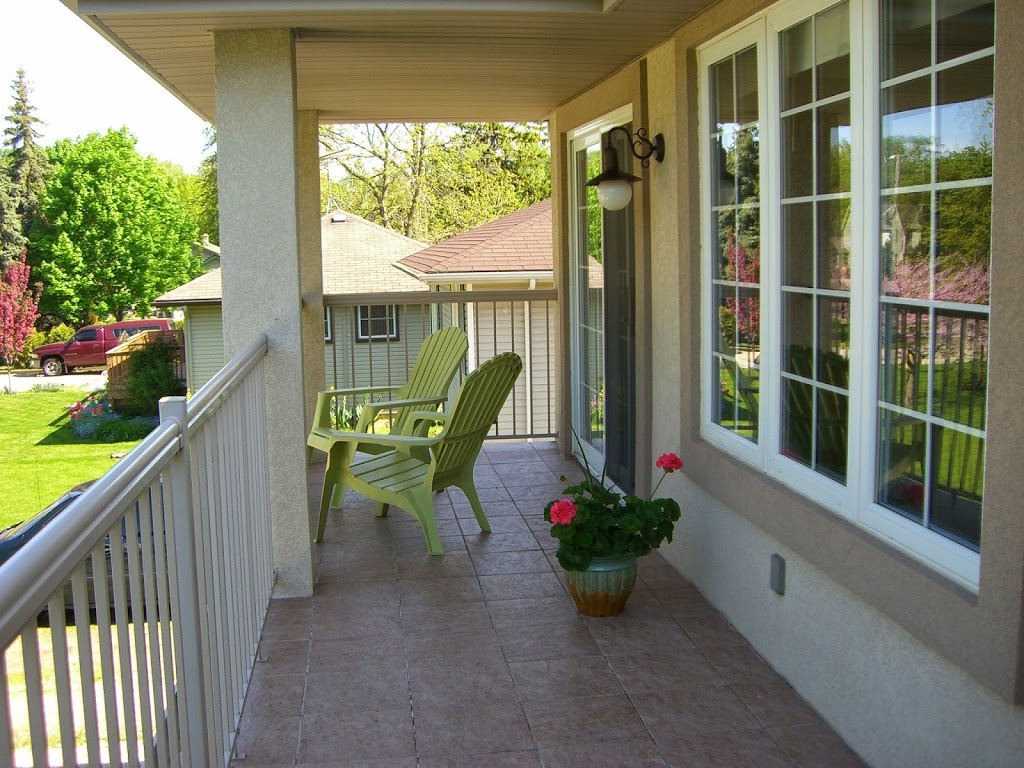 Annes Retreat Vacation Home | 290 Jackson St, Harrow, ON N0R 1G0, Canada | Phone: (519) 984-1672