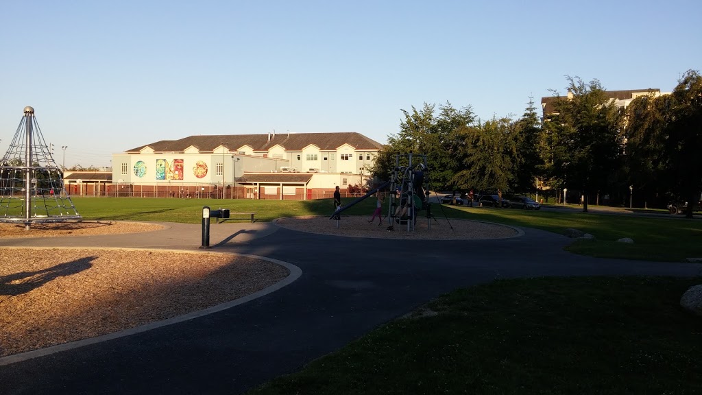 Terry Hughes Park | 8 8th Ave, New Westminster, BC V3L, Canada | Phone: (604) 521-3711