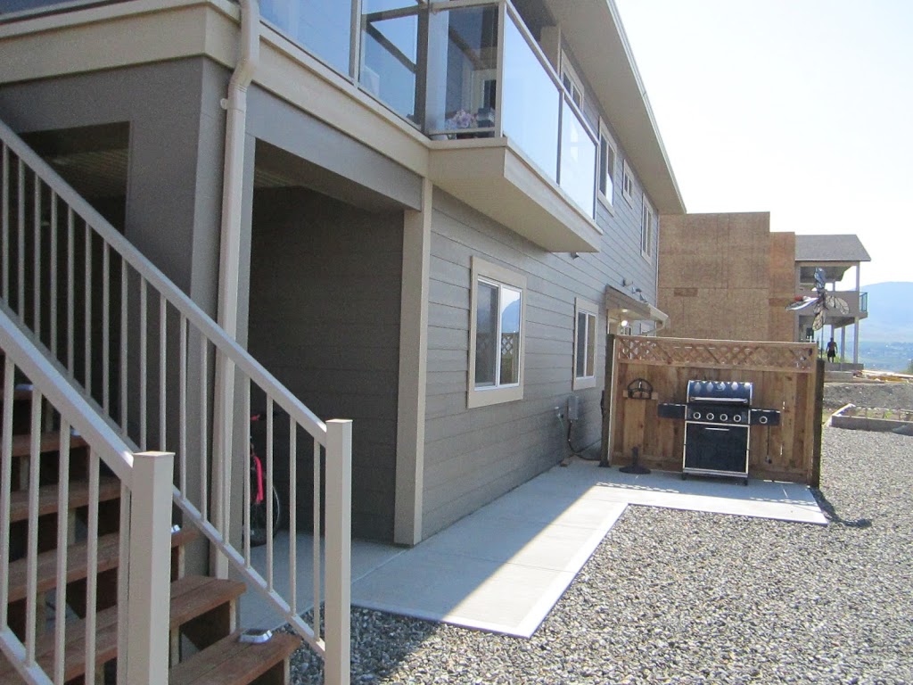 Winedownhere bed and breakfast | 3147 Mustang Ct, Kelowna, BC V1V 3A9, Canada | Phone: (250) 869-5111