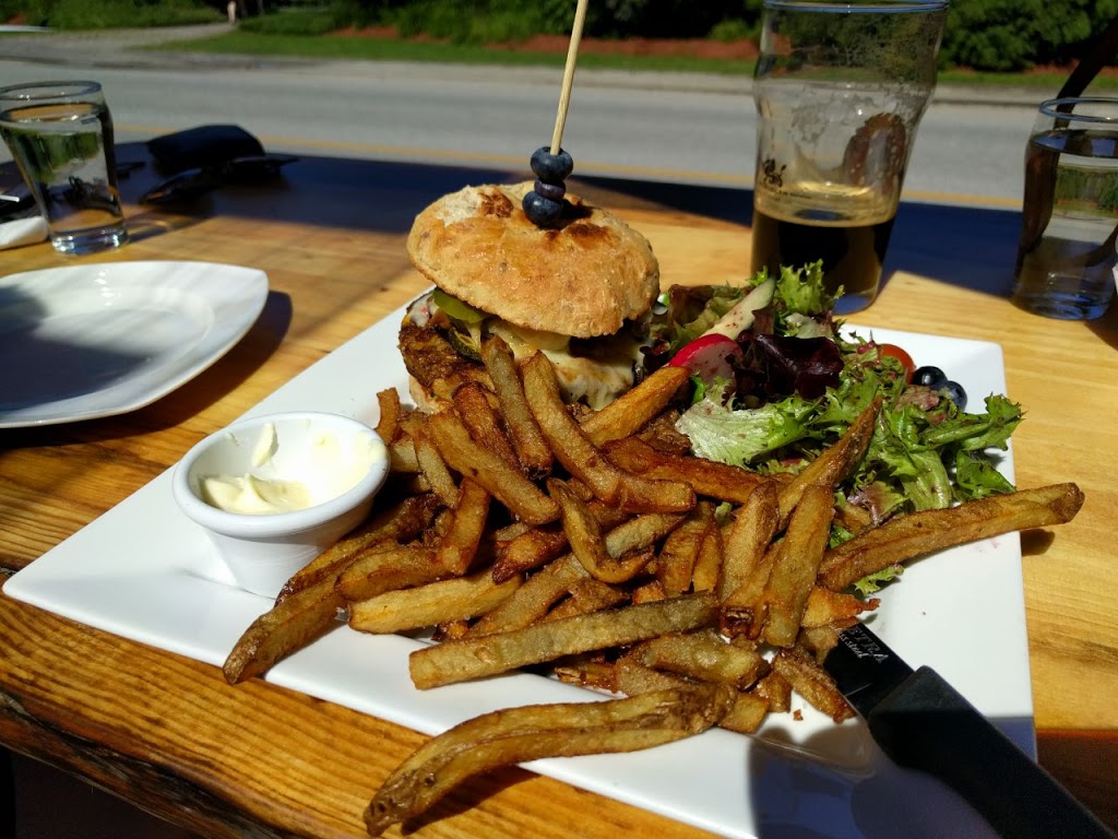 Nikosi Bistro Pub | 721 Chemin Riverside, Wakefield, QC J0X 3G0, Canada | Phone: (819) 459-3773