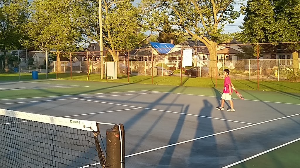 Alex MacKenzie Park | 17 Beech St, St. Catharines, ON L2R 2B6, Canada | Phone: (905) 688-5601