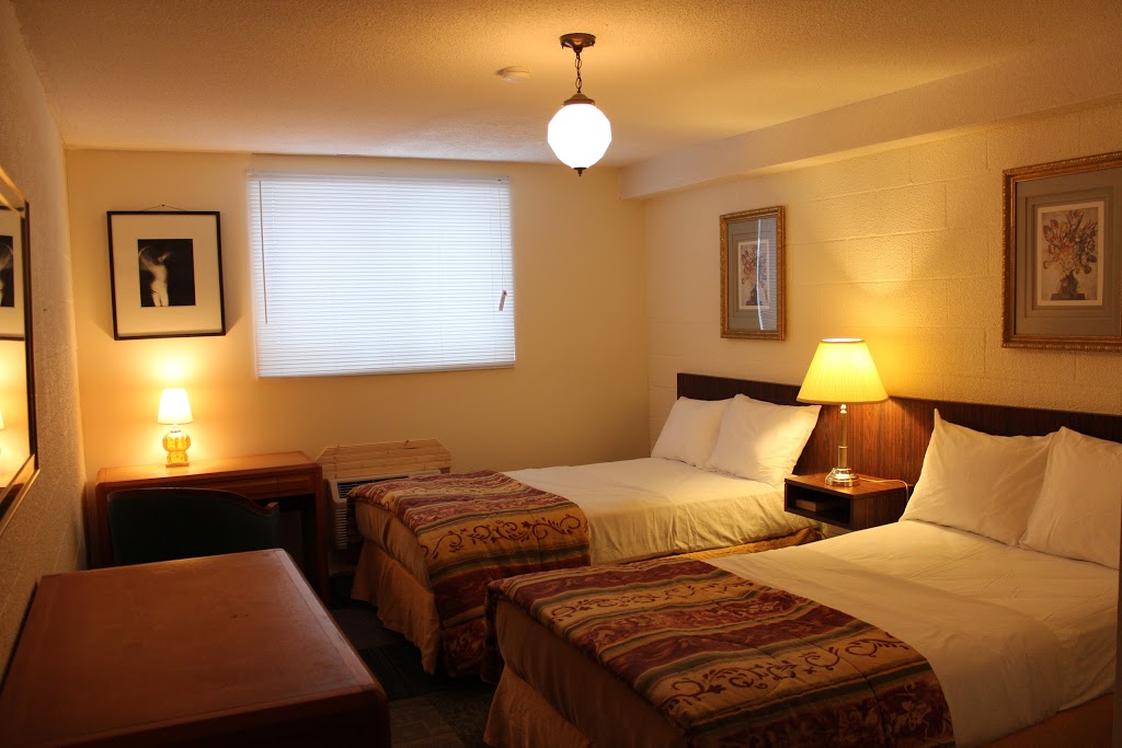 The Mazinaw Residence Inn | 14276 ON-41, Cloyne, ON K0H 1K0, Canada | Phone: (613) 336-9054