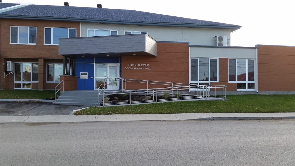 Bibliothèque Municipale de Daveluyville | 111 7e Avenue, Daveluyville, QC G0Z 1C0, Canada | Phone: (819) 367-3645