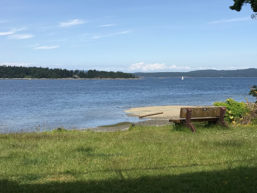 Maple View Ocean Front Vacation House | 395 Woodley Rd, Ladysmith, BC V9G 1Y2, Canada | Phone: (250) 751-8675