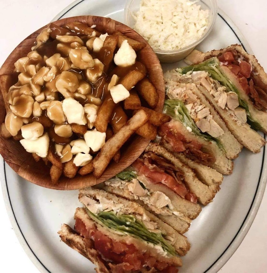 Pizzeria Du Poste | 448 Rue St Étienne, La Malbaie, QC G5A 1H4, Canada | Phone: (418) 665-4884