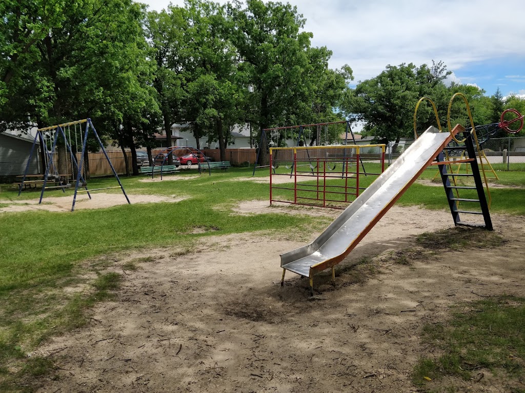 Kirkfield Westwod Community Centre (McBey Site) | 3160 Mcbey Ave, Winnipeg, MB R3K 0T7, Canada | Phone: (204) 889-8360