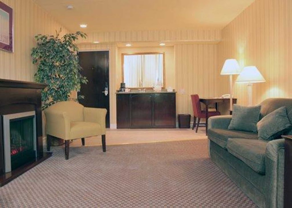 Econo Lodge | 636 York St, London, ON N5W 2S7, Canada | Phone: (519) 433-8161