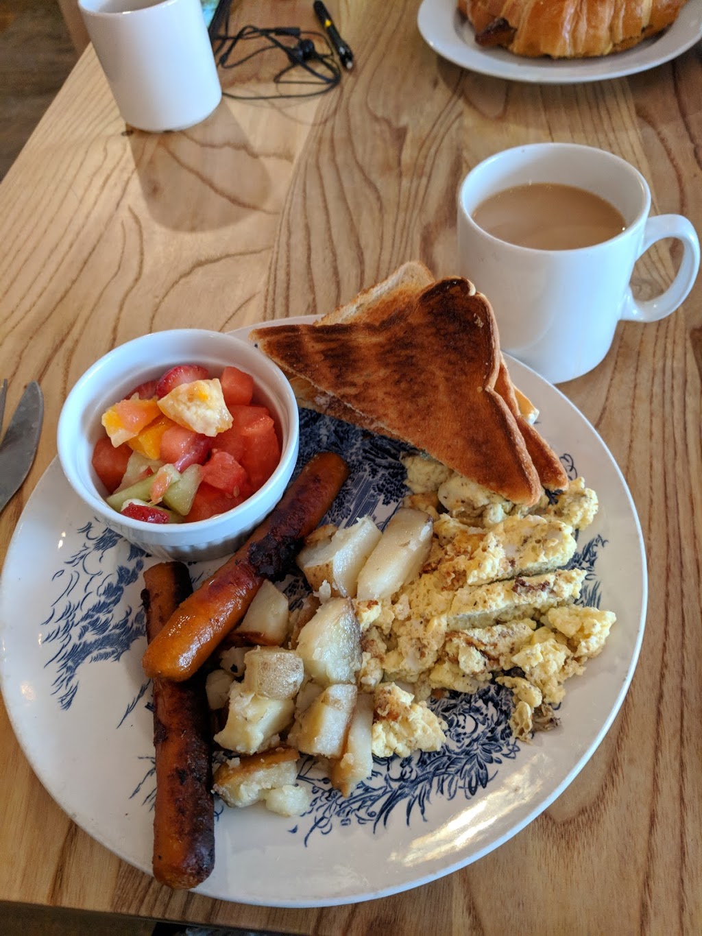 Coopérative Rond-Point, café autogéré | 3213 Rue Ontario E, Montréal, QC H1W 1P3, Canada | Phone: (438) 387-3778