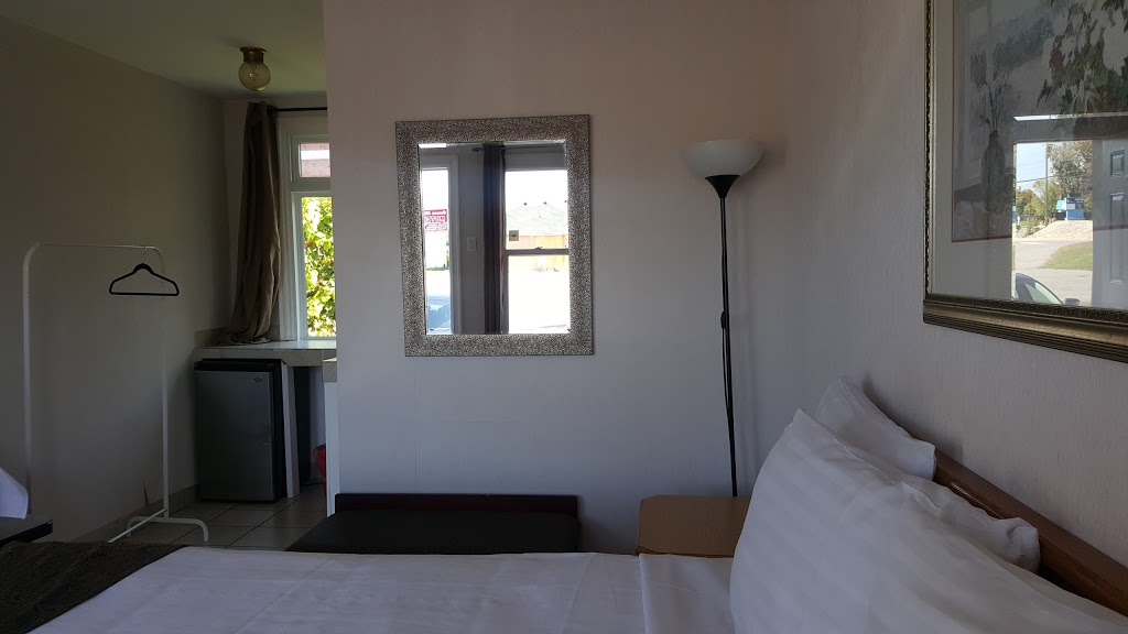 Beacon Hill Motel | 1668 Montreal Rd, Gloucester, ON K1J 6N5, Canada | Phone: (613) 745-6818