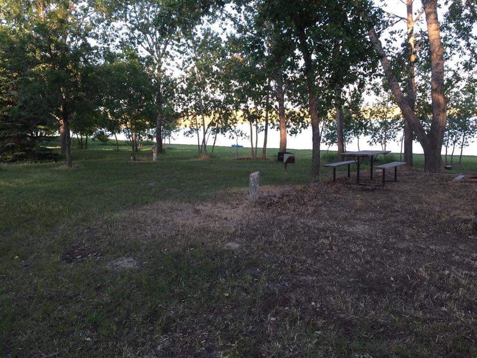 Clear Lake Municipal Park | 49.019205,-104.520134, Gladmar, SK S0C 1A0, Canada | Phone: (306) 861-5391