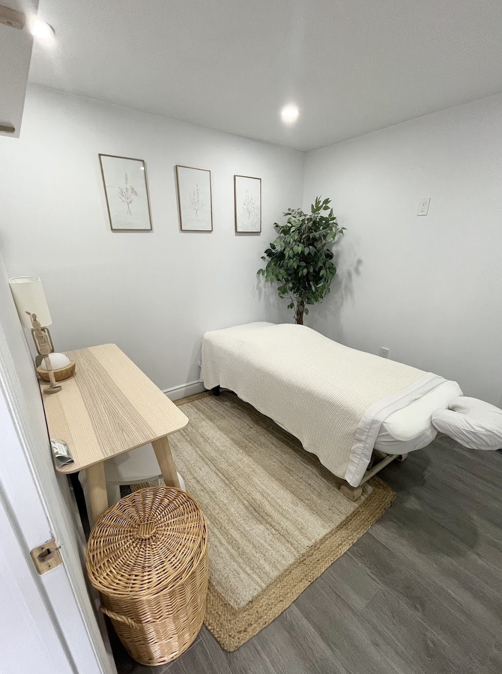 Victoria Guerra RMT | 87 W Acres Crescent, Kitchener, ON N2N 3G8, Canada | Phone: (519) 577-3400