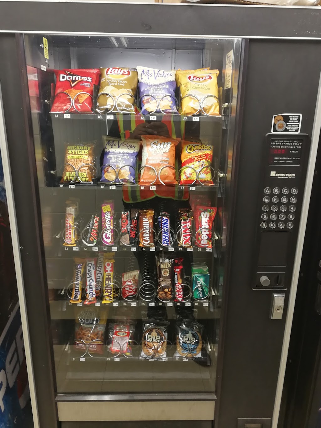 Canada Vending Service | 1942 Ranchwood Way, Orléans, ON K1C 7K7, Canada | Phone: (613) 299-1781