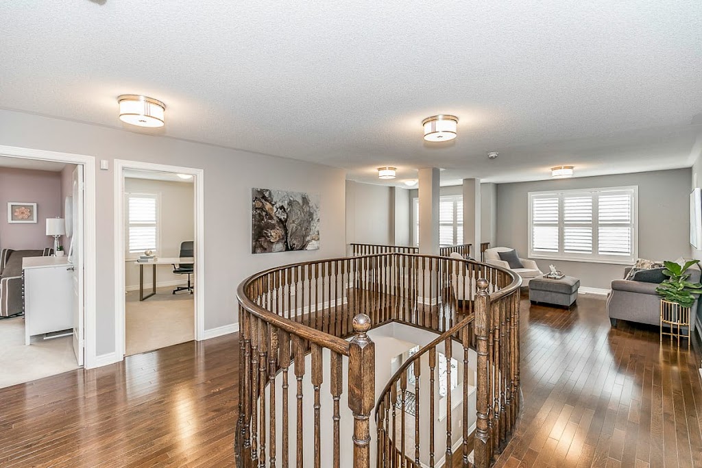 Farnaz Winch Golden Real Estate Team | 1140 Stellar Dr, Newmarket, ON L3Y 7E3, Canada | Phone: (416) 668-6628