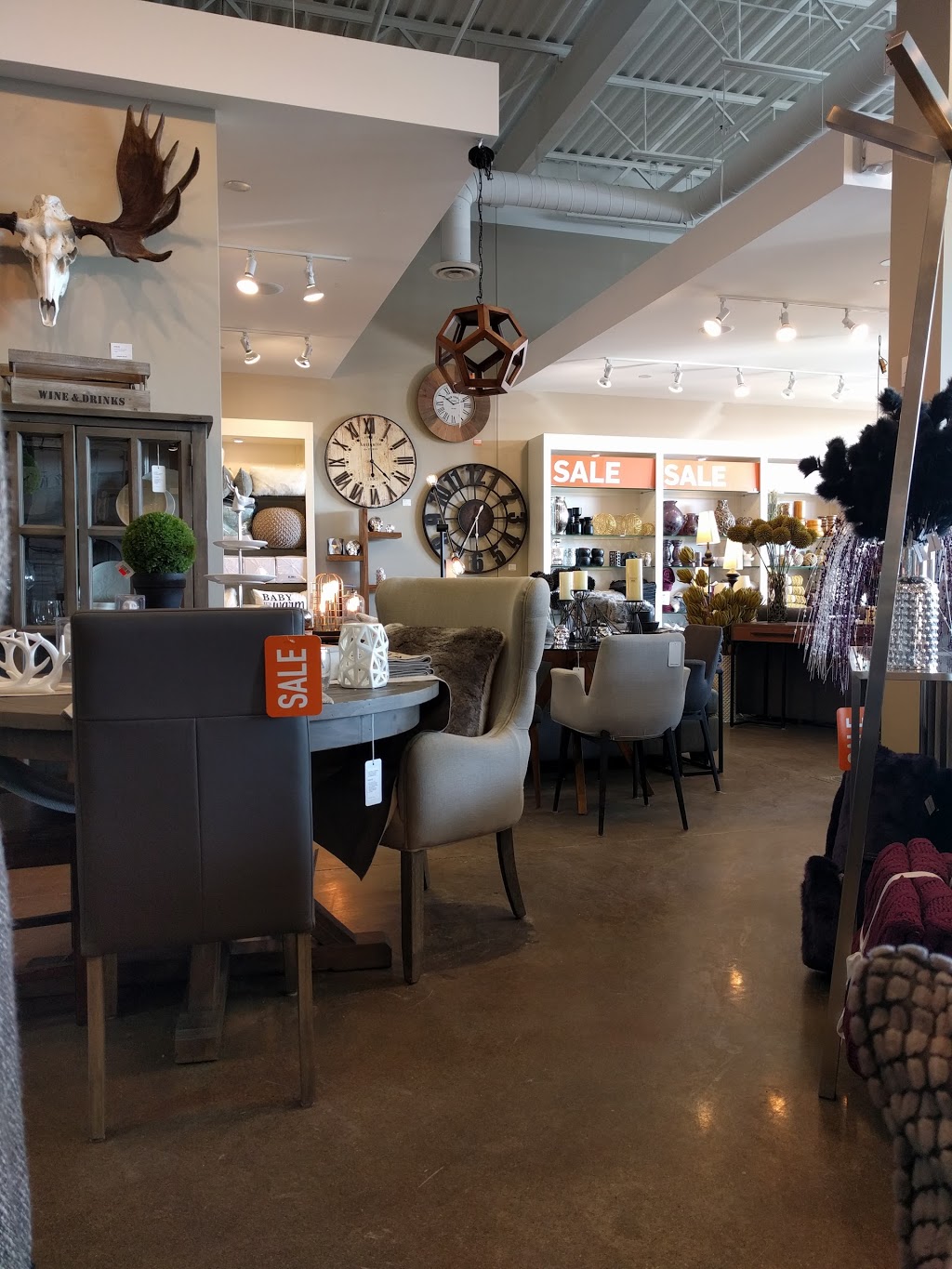 Urban Barn | 18166 Yonge St Unit 5, Newmarket, ON L3Y 4V8, Canada | Phone: (905) 830-1112