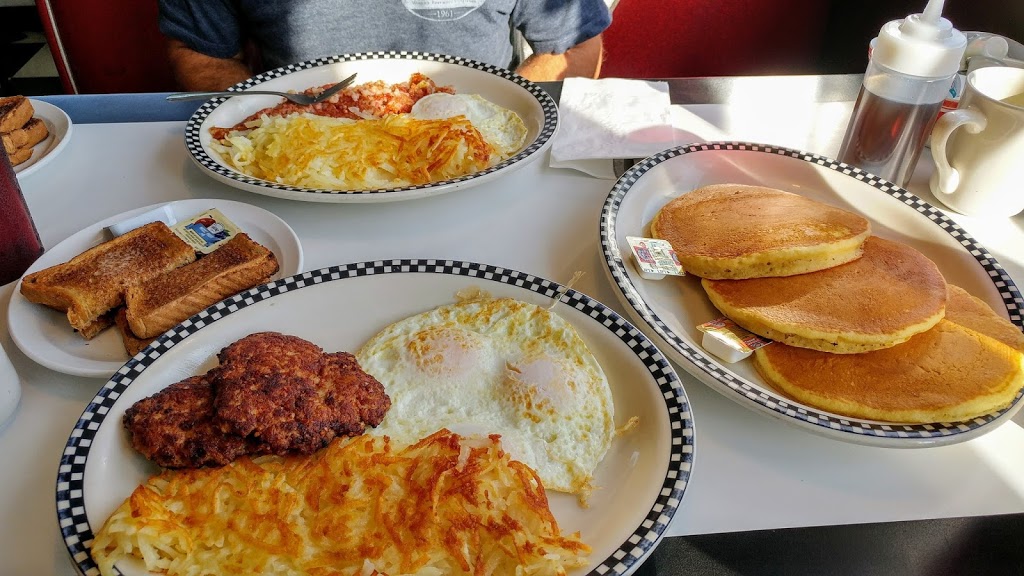 Bucks Diner | 8927 Dixie Hwy, Fair Haven, MI 48023, USA | Phone: (586) 725-1000