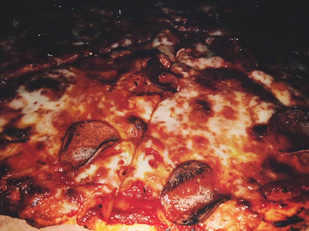Volcanos Pizzeria | 1409 Pelham St, Fonthill, ON L0S 1E5, Canada | Phone: (905) 892-1144