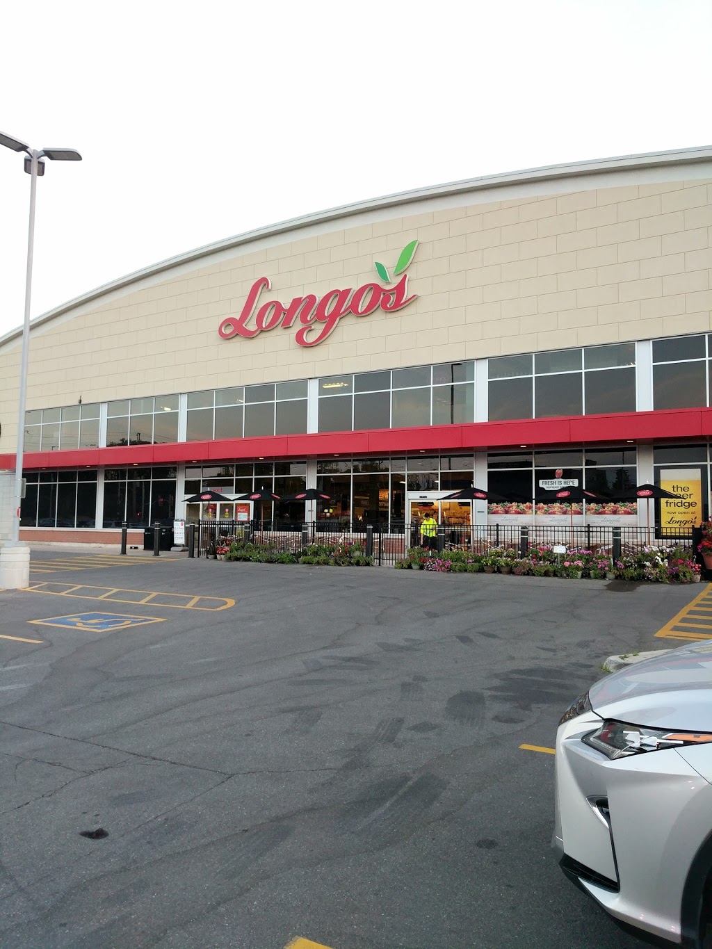 Longos Southeast Oakville | 469 Cornwall Rd, Oakville, ON L6J 7S8, Canada | Phone: (905) 338-1255