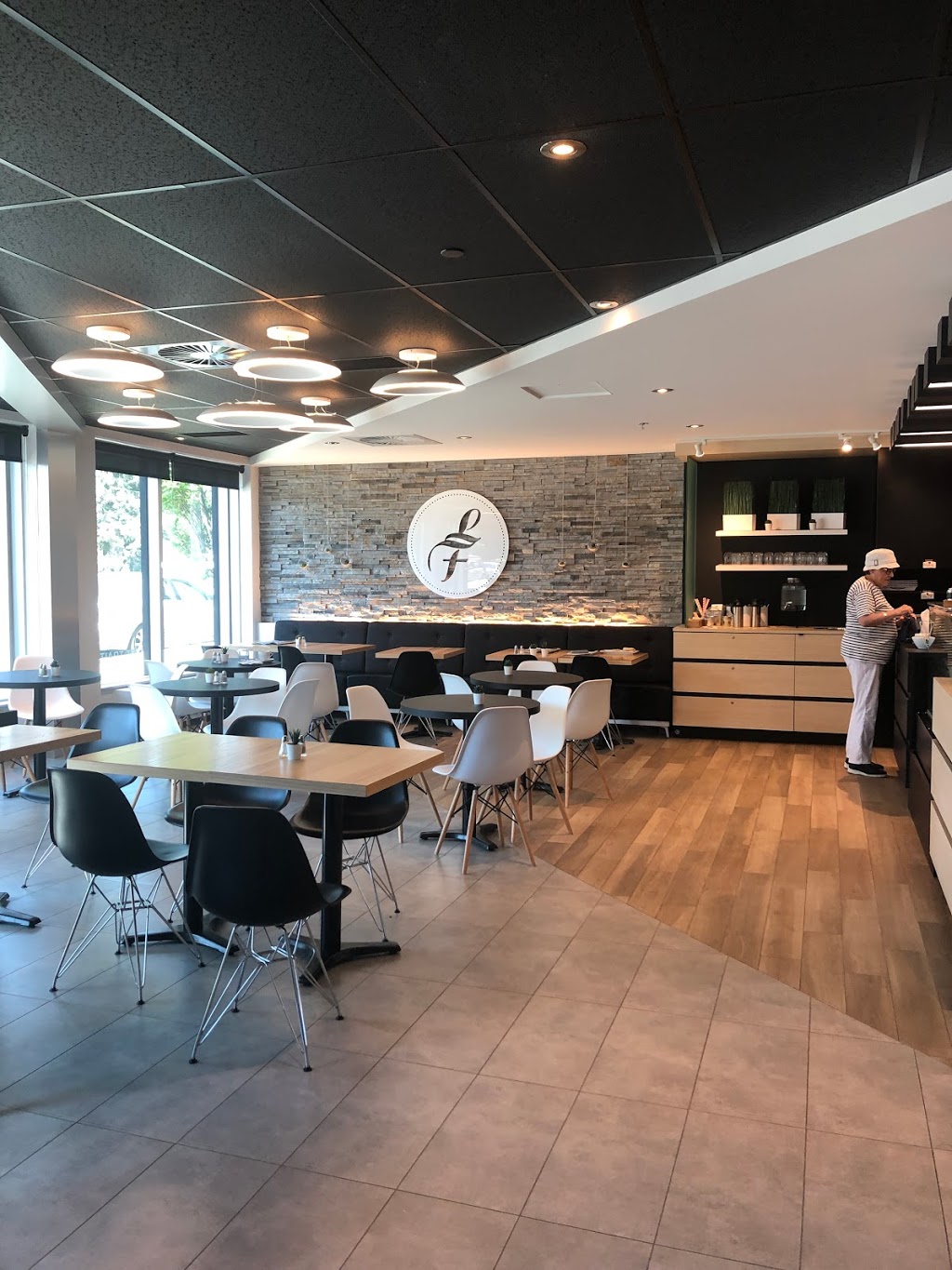 Les Moulins La Fayette | 801 Grande Allée O, Québec, QC G1S 1C1, Canada | Phone: (418) 977-7246