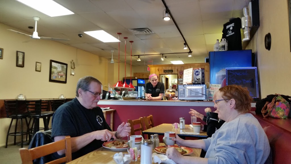 Brendas Homestyle Cookin | 125 Main St, Newport, VT 05855, USA | Phone: (802) 487-9372