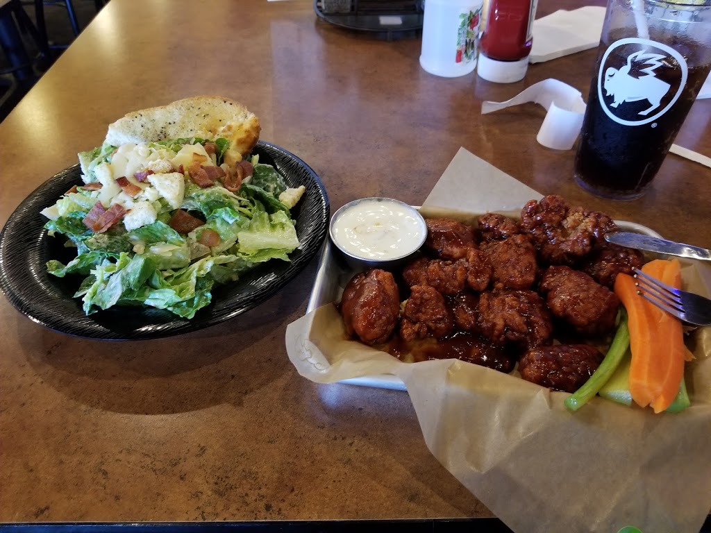 Buffalo Wild Wings | 425 Southdale Rd W #3, London, ON N6P 1M7, Canada | Phone: (519) 680-2828