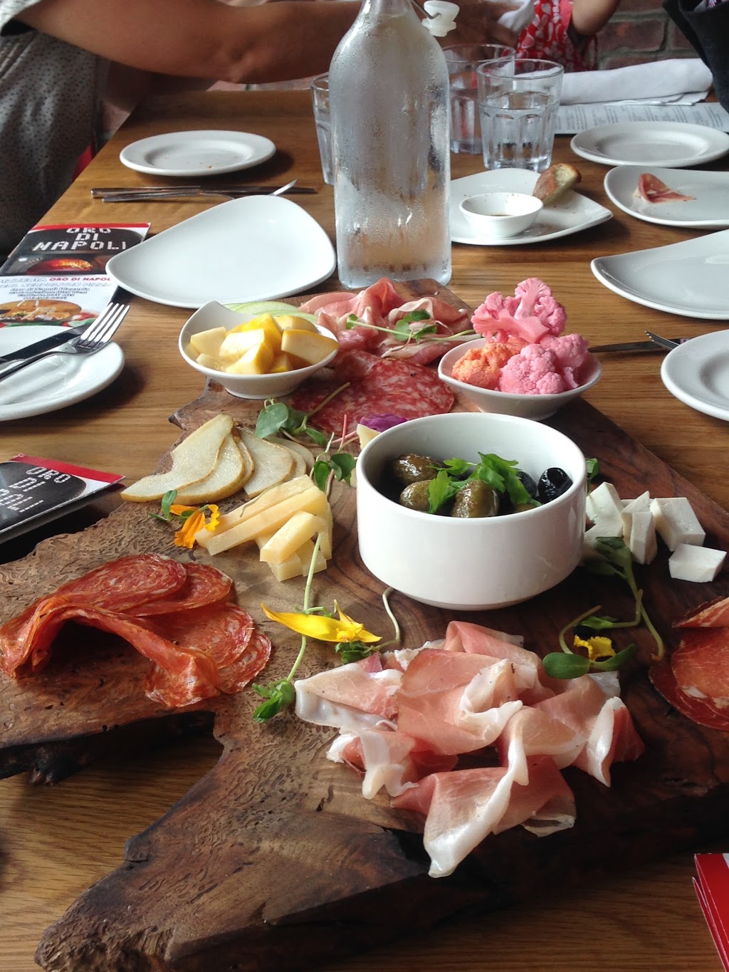 Pizzeria Oro Di Napoli | 2312 Lake Shore Blvd W, Etobicoke, ON M8V 1B5, Canada | Phone: (416) 316-0606