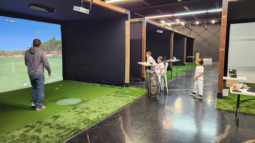 The Mad Hitter Indoor Golf Lounge | 300 Market Dr, Milton, ON L9T 5A4, Canada | Phone: (289) 298-2977