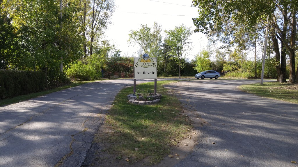 Club de Golf Saint-François | 3000 Boulevard des Mille-Îles, Laval, QC H7J 1G1, Canada | Phone: (450) 666-1062
