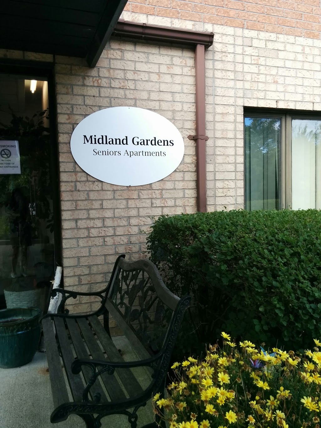 Midland Gardens Seniors Apartments 130 Midland Ave, Scarborough, ON