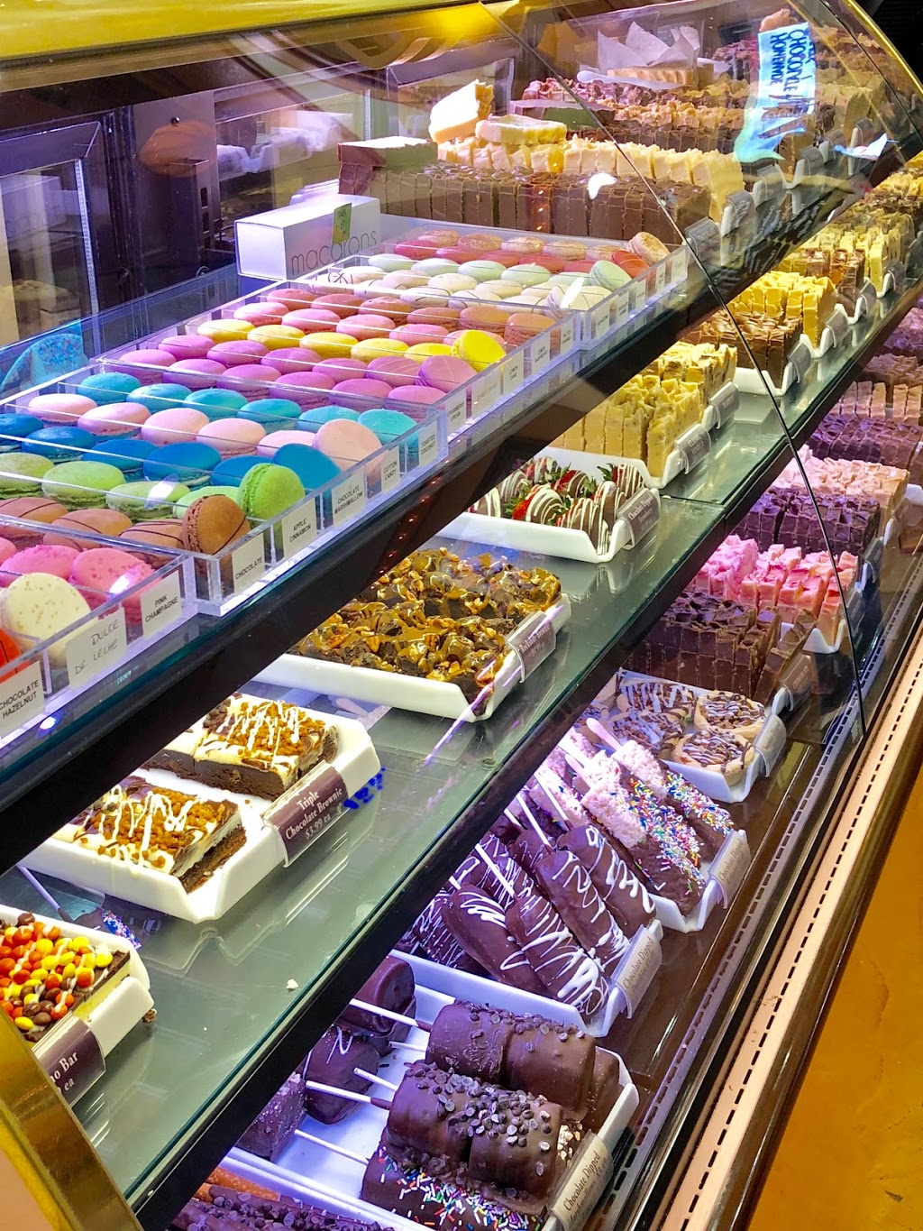 Fudge Factory | 4848 Clifton Hill, Niagara Falls, ON L2G 3N4, Canada | Phone: (905) 358-3676